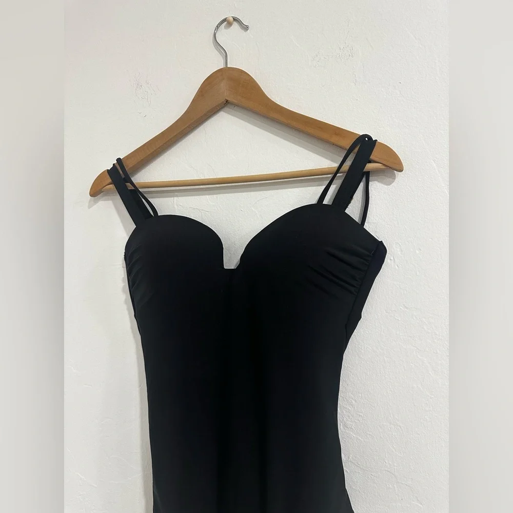 Athleta  Aqualuxe Square Plunge One Piece Swimsuit , Size Small.